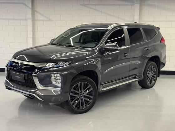 MITSUBISHI PAJERO SPORT 2.4 16V MIVEC TURBO DIESEL LEGEND BLACK AWD AUTOMÁTICO